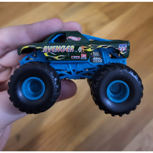 Hot Wheels Monster Jam Avenger Monster Truck Green Blue Chassis Flames Loose - Picture 9 of 9